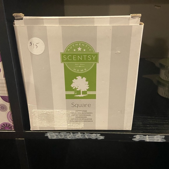 5 wraps and on stand - Picture 2 of 6